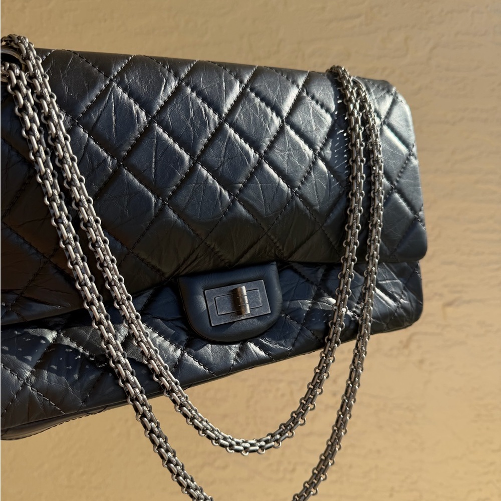 CHANEL 2.55 Reissue Double Flap shoulder bag - Picture 2 of 14